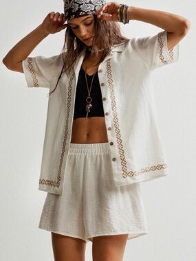 ♥️Hello Gorgeous! Button Up Short Sleeve Shirt and Shorts Set - White